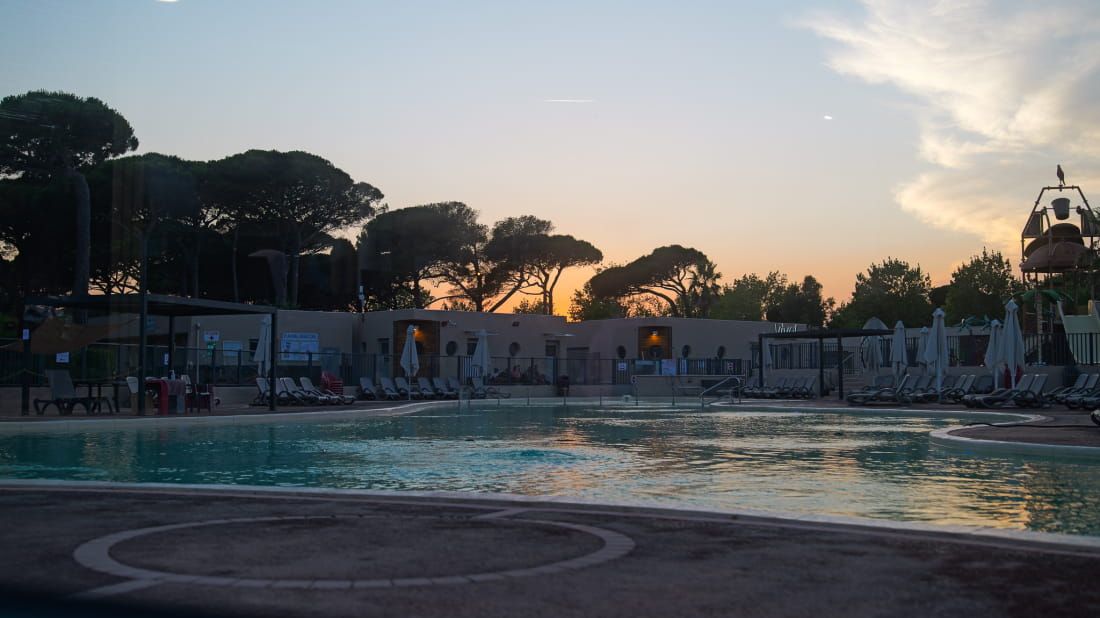 AUGUSTUS OP CAMPING SAINT-AYGULF PLAGE: DE VAKANTIE GAAT DOOR TOT IN DE AVOND